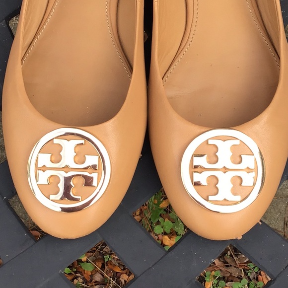Tory Burch Shoes - Tory Burch Tan Leather Logo Ballet Flats